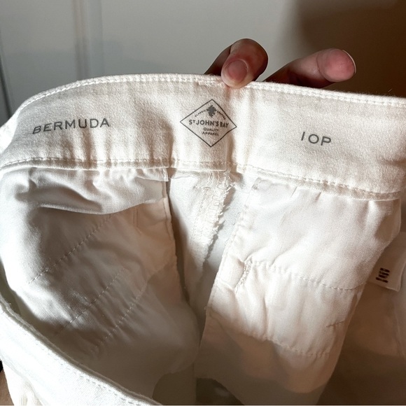 St. John's Bay | 7" Bermuda Shorts in White Size 10P - Picture 5 of 5